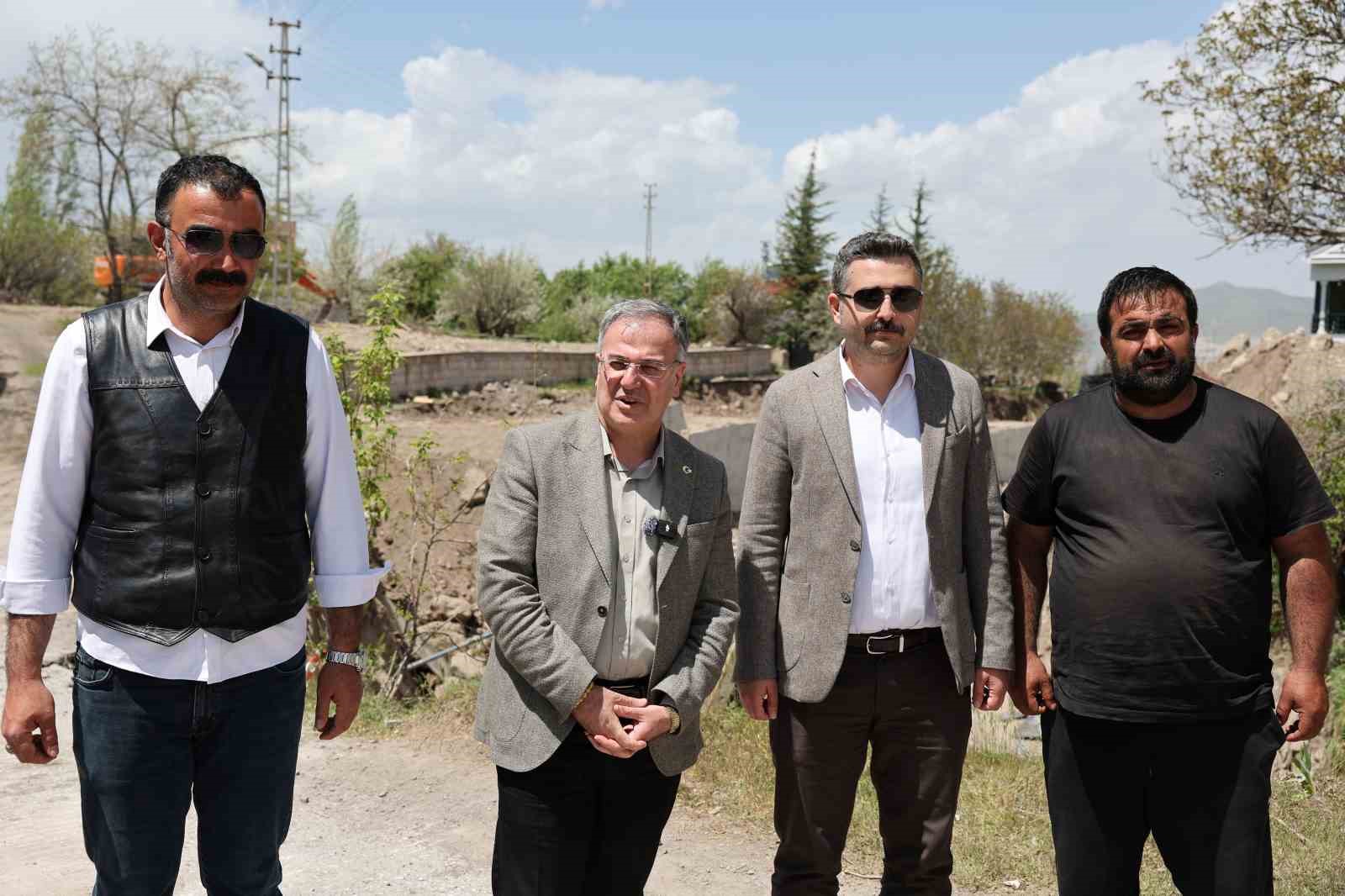 Başkan Özdoğan: "2,5 kilometrelik kanal, bağ mevsimi başlamadan tamamlanacak"