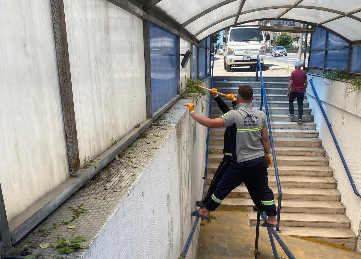 Gölcük’te bayram öncesi temizlik çalışması