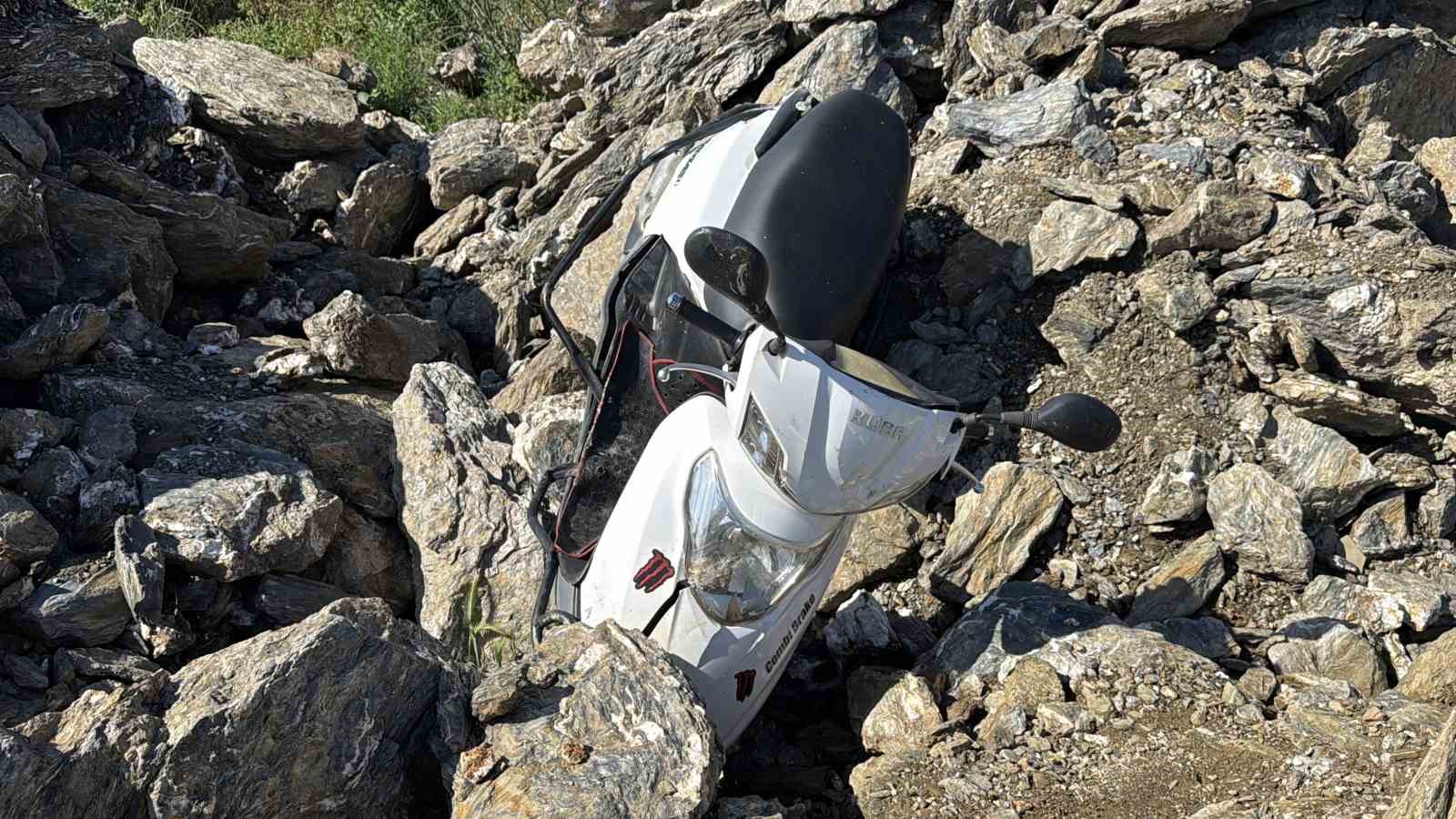 Antalya’da kayalık alanda kaza yapan motosikletin sürücüsü hayatının kaybetti