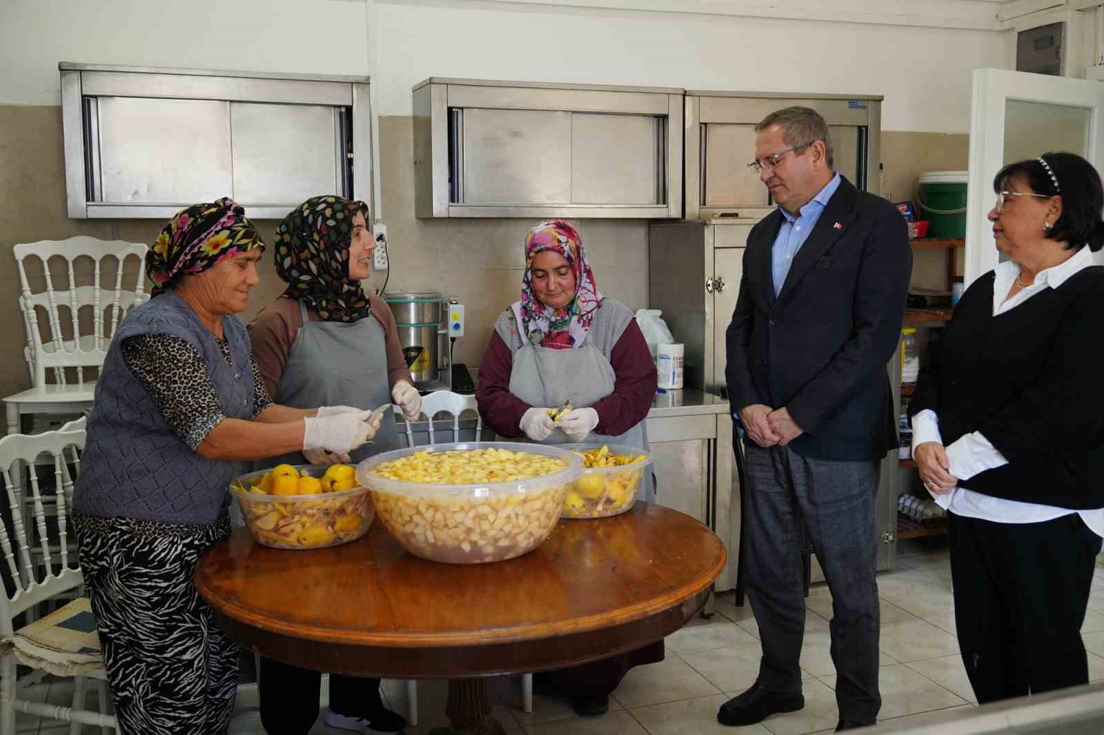 Ayvalık’ta kadın emeği ekonomiye dönüşüyor