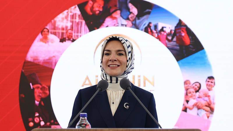 Mayıs ayında 1,2 milyar lira Aile ve Gençlik Fonu ödemesi yapıldıAİle ve Sosyal Hizmetler Bakanı Mahinur Özdemir Göktaş, Aile ve Gençlik Fonu kapsamında bu ay 5 bin 328 gence toplam 1 milyar 228 milyon lira ödeme yapıldığını açıkladı.