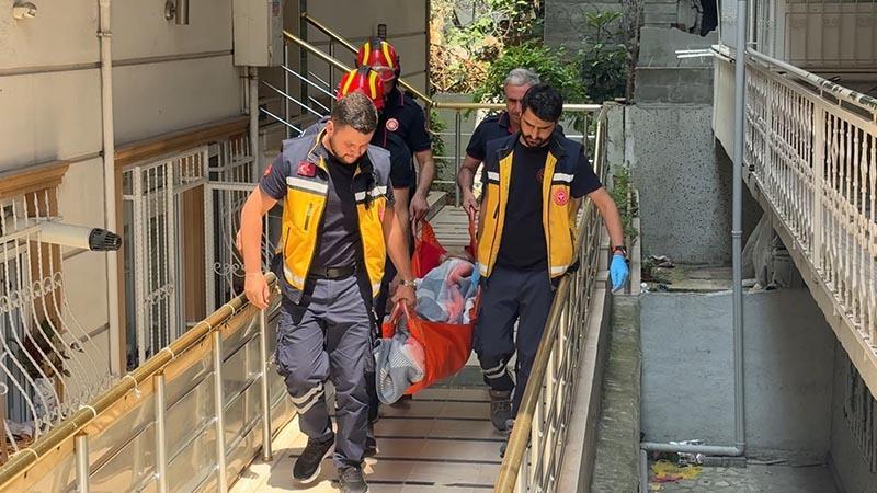 Avcılar'da evinde düşen 70 yaşındaki kadın sürünerek kapıya ulaştı, yardıma kızı ve ekipler koştu
