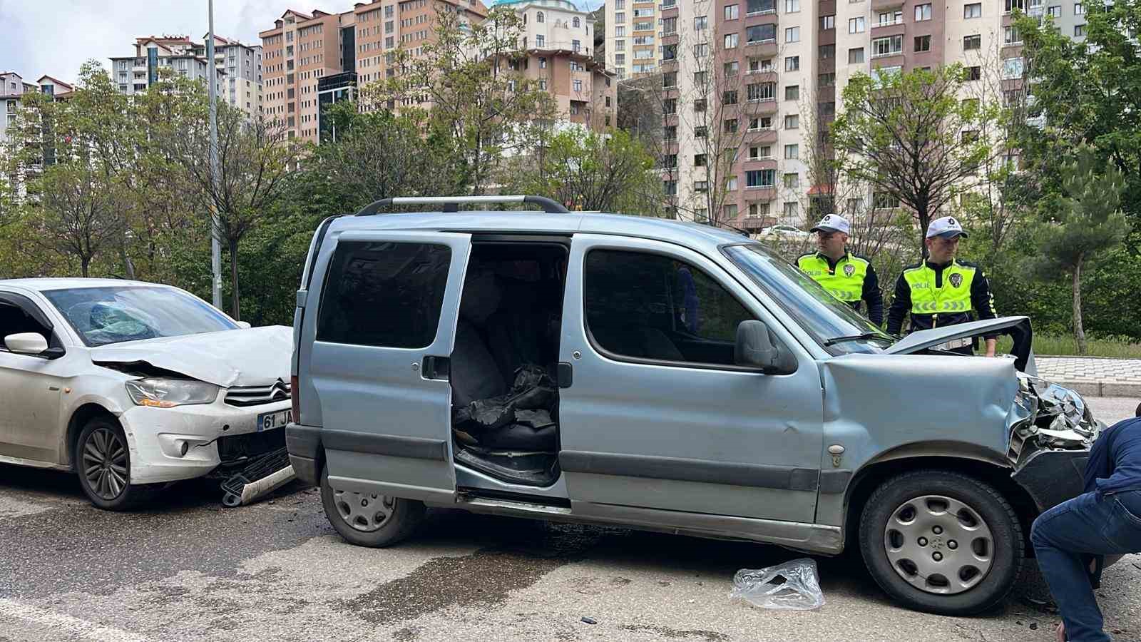 Gümüşhane’de zincirleme kaza: 4 yaralı
