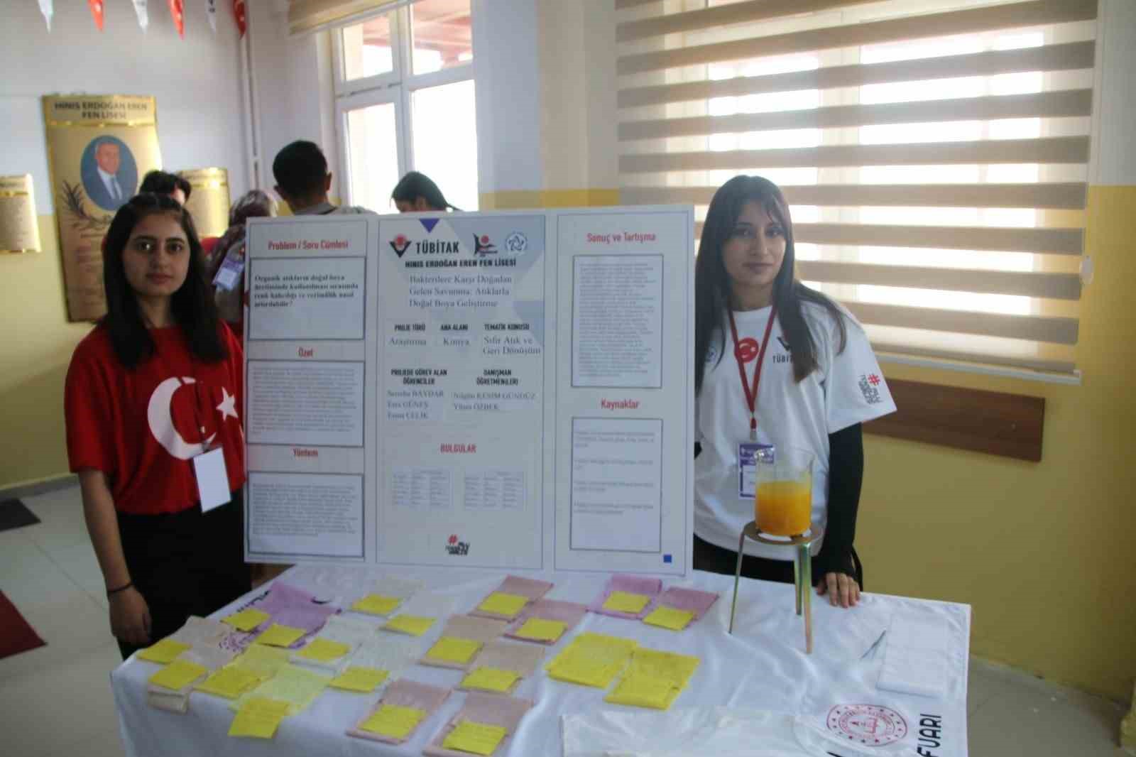 Gençlerin bilimsel projeleri görücüye çıktı