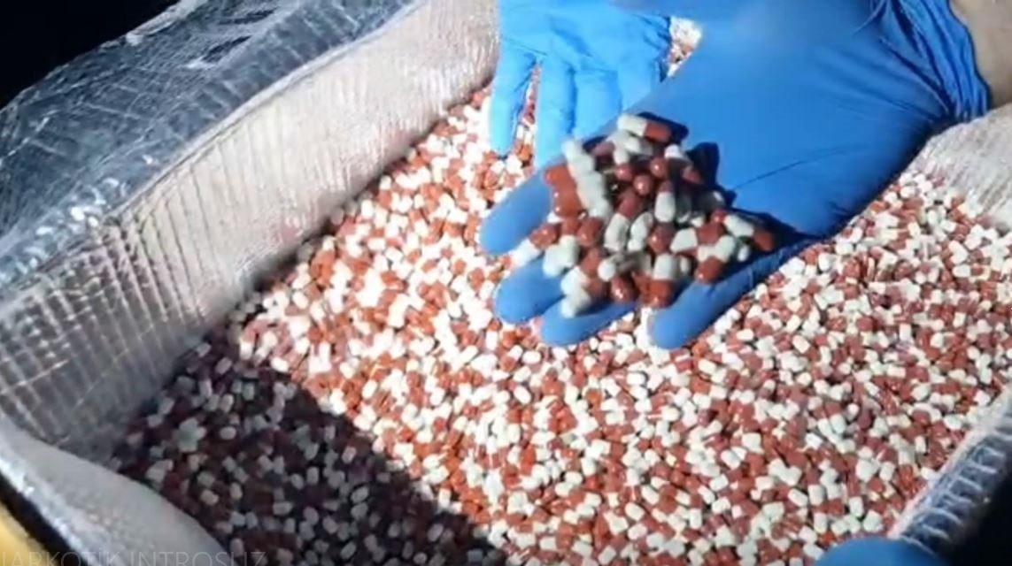 Mersin’de 317 bin 285 adet uyuşturucu hap ele geçirildi