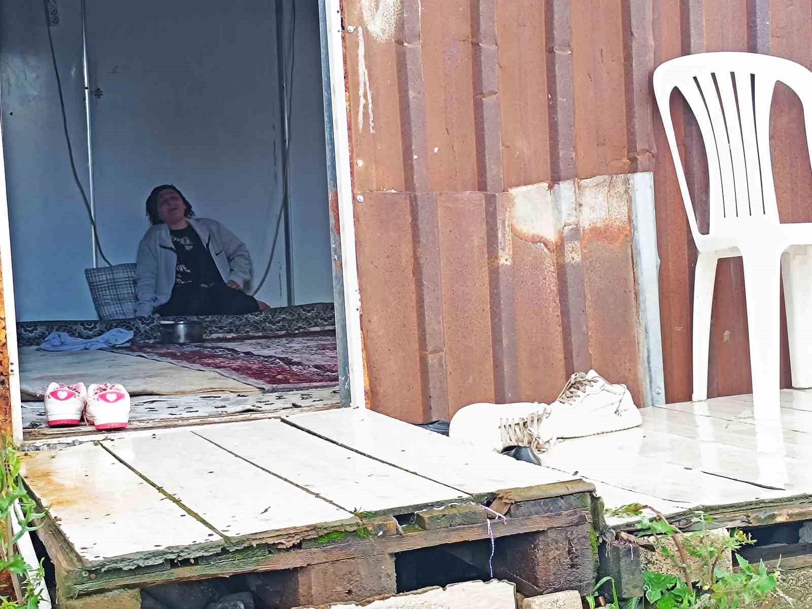 Hatay’daki heyelanda evlatlarını kaybeden acılı anne, çocuklarını daha güvenli olduğu için kızının evine göndermiş