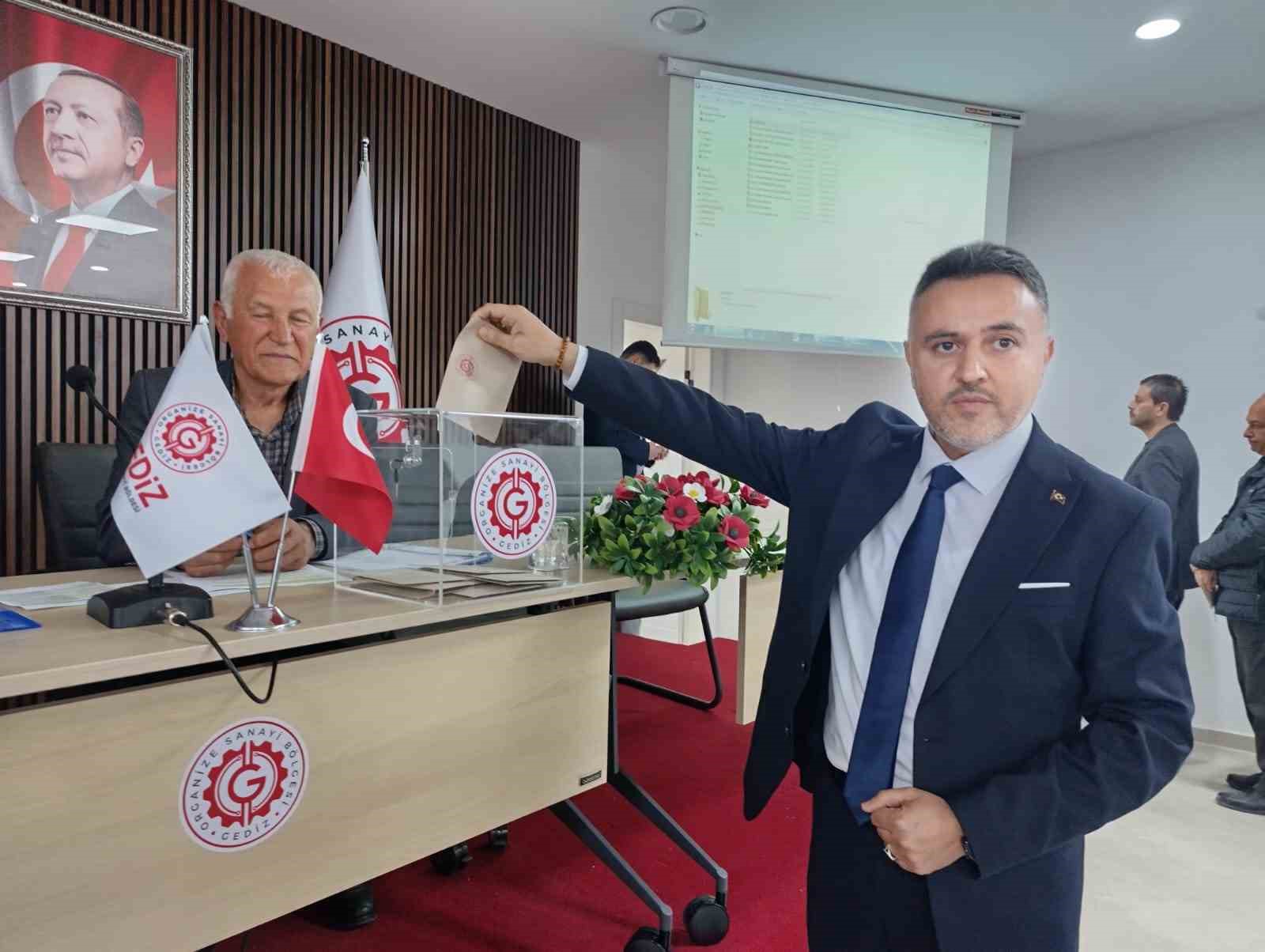 Gediz OSB’de başkanlık görevi Dr. Yunus Altıngemi’ye geçti