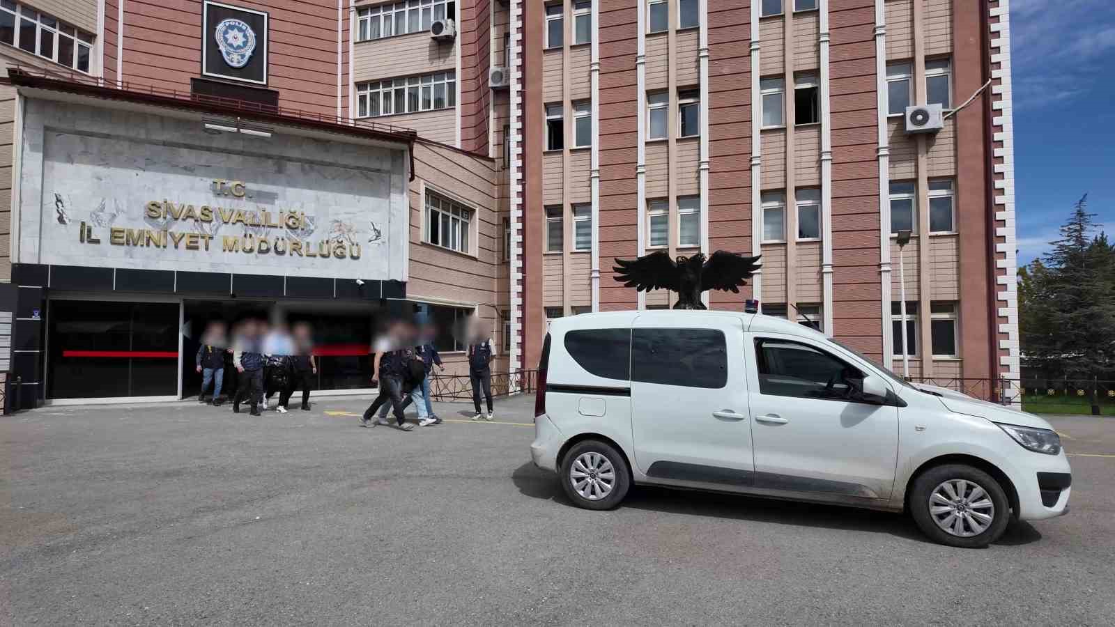 Sivas merkezli 3 ilde İBAN operasyonu, 4 kişi tutuklandı