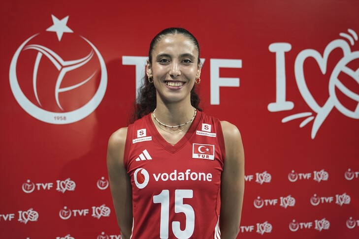 Ay-yıldızlı voleybolcu Deniz Uyanık "ilk senesindeki gibi"
