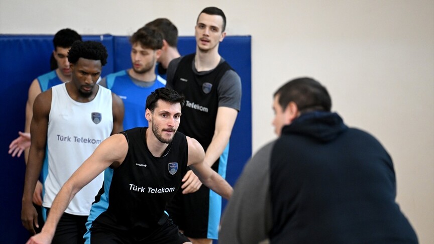 Türk Telekomlu basketbolculara göre Anadolu Efes serisinde "fizik" ön planda olacak