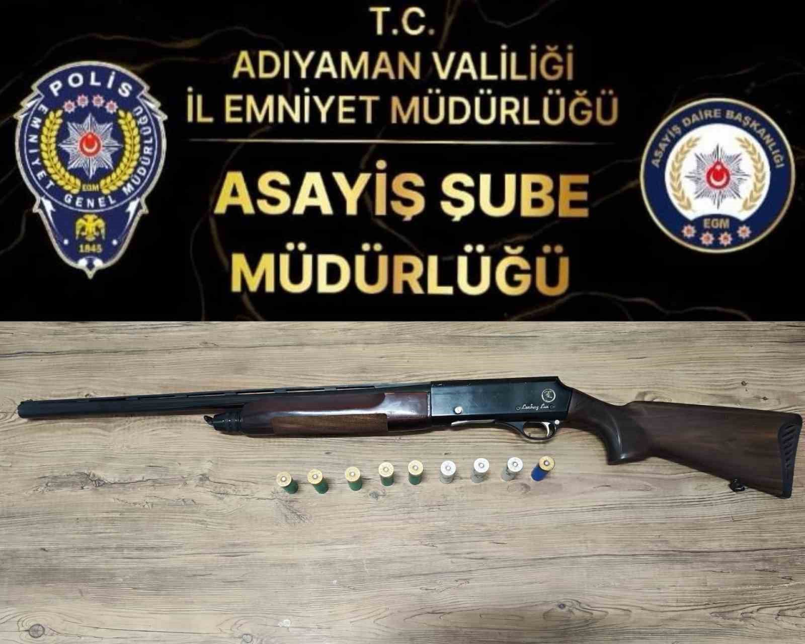 Kız kardeşinin iş yeri önünde havaya ateş açan şahıs yakalandı