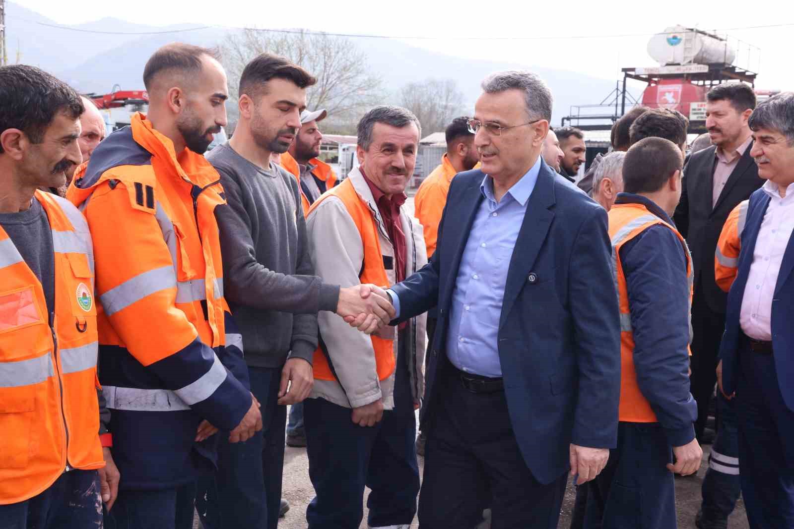İlkadım Belediyesi personeline çifte bayram