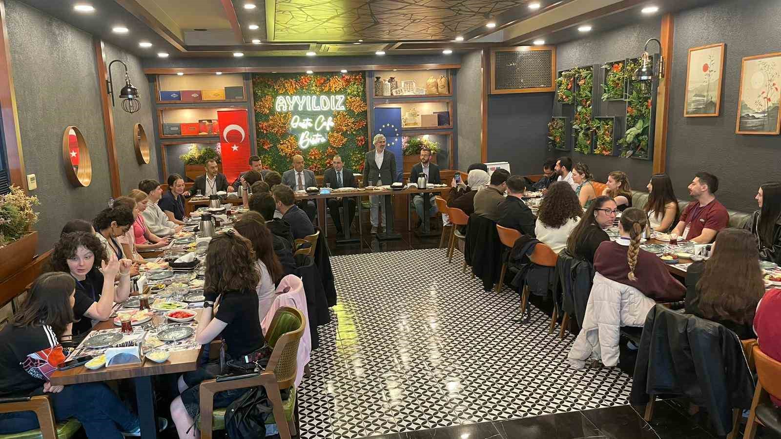 3 ülkeden 22 öğrenci kültür köprüsü için Tavşanlı’da buluştu