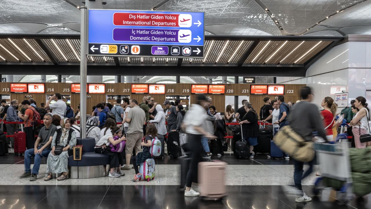 İstanbul'daki havalimanlarında bayram yoğunluğu