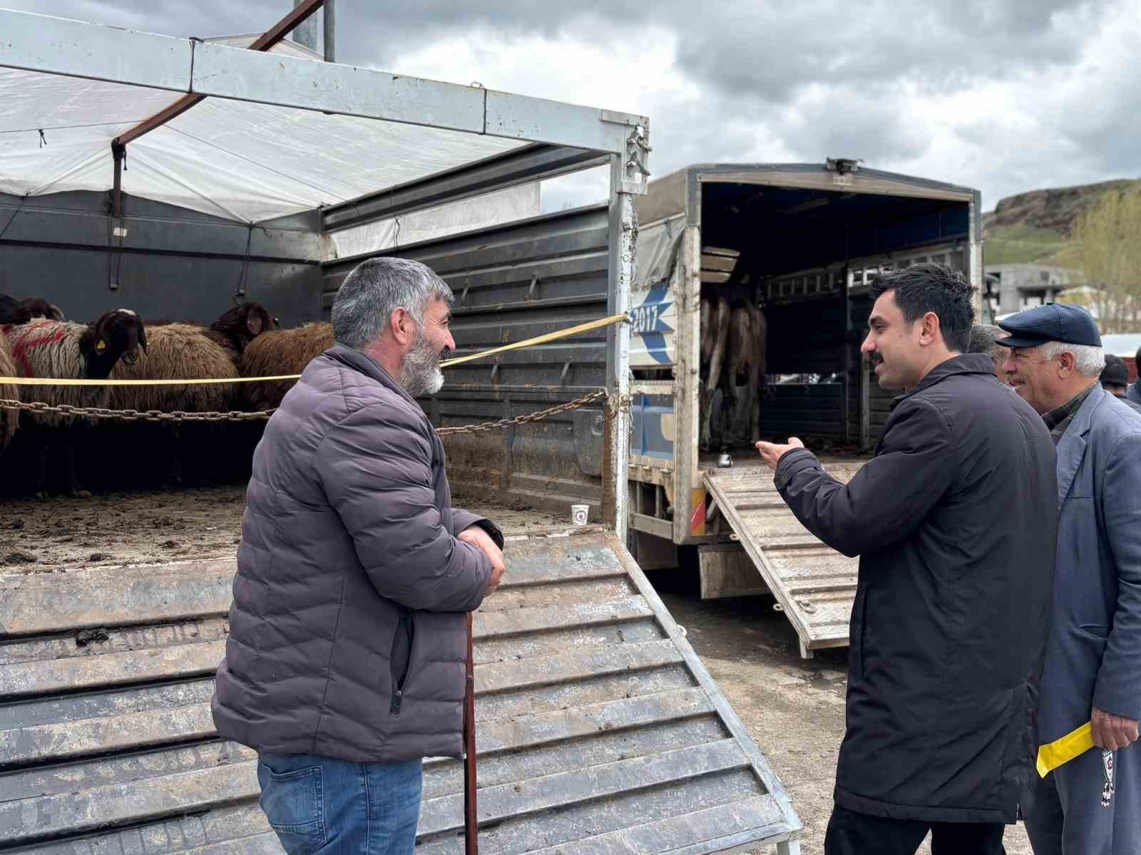 Kaymakam Tutal’dan Kurban Pazarı ziyareti