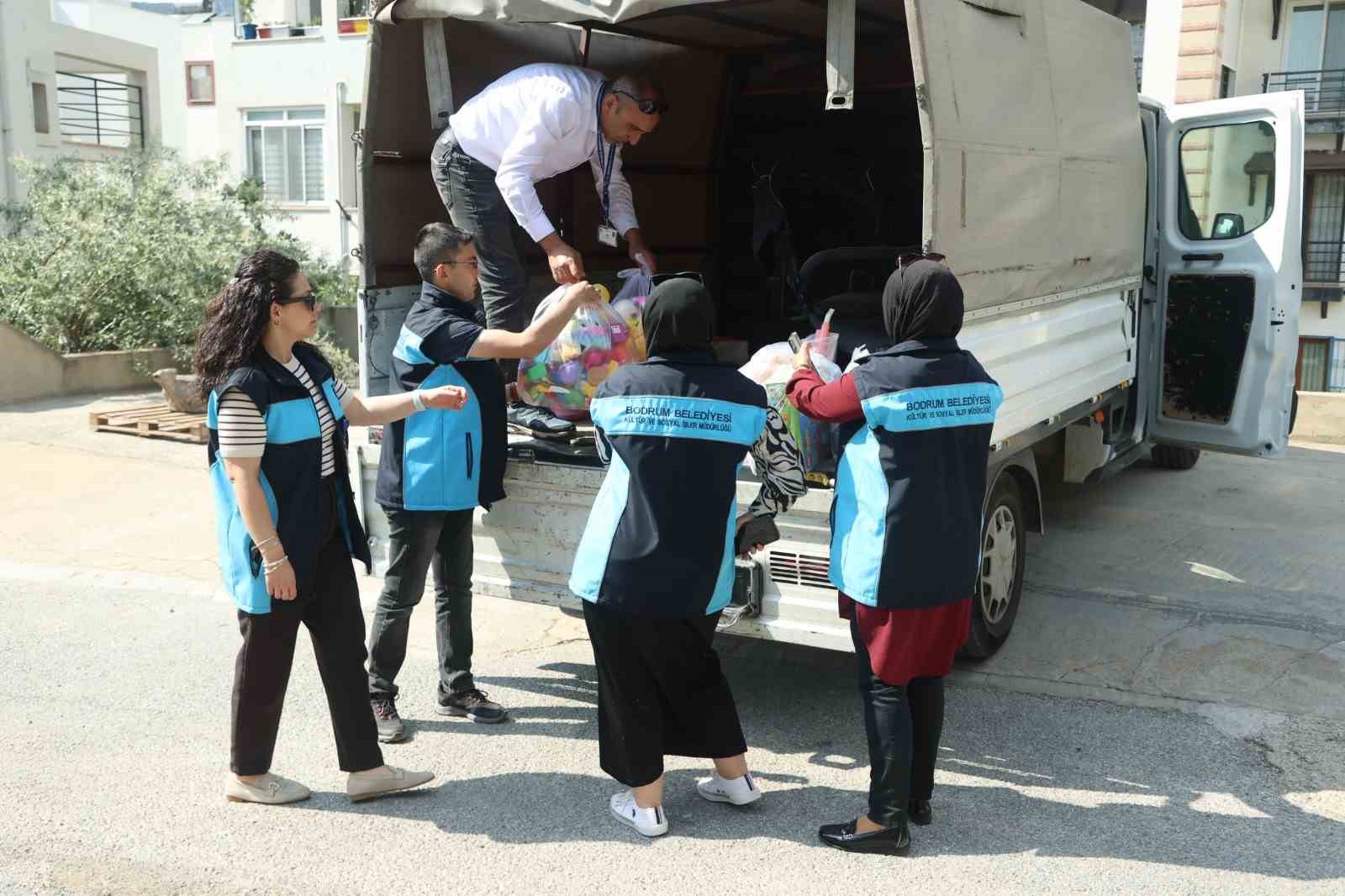 Bodrum’da çocuklara bayram öncesi oyuncak dağıtıldı