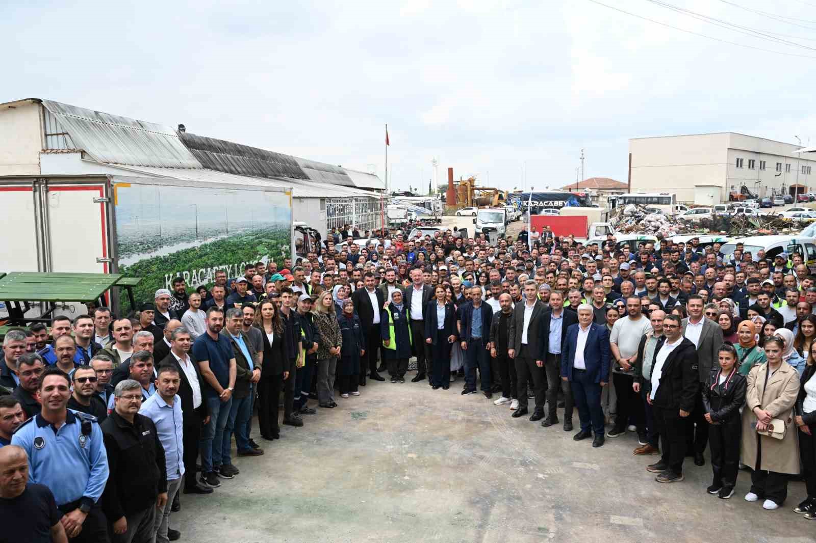 Karacabey Belediyesi personeli bayramlaştı