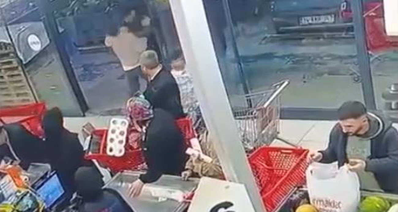 "Bir bakar mısın" diyerek seslendi