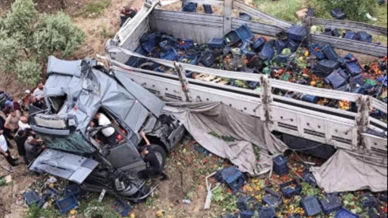 Gaziantep'te tır viyadükten düştü: 3 ölü, 3 yaralı