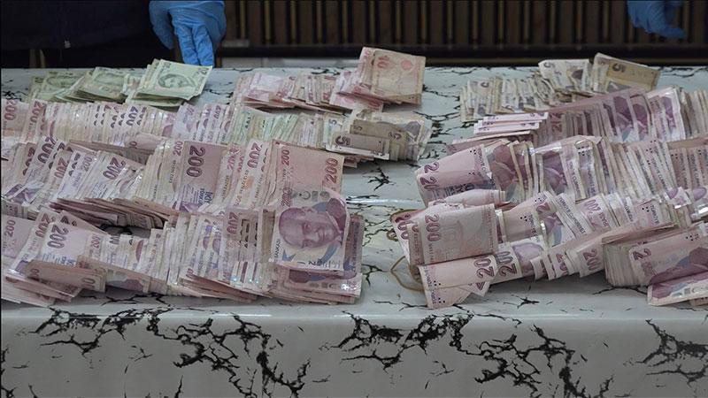 Şanlıurfa’da dilencinin üzerinden 117 bin TL çıktıŞanlıurfa’da zabıta ekiplerinin dilencilere yönelik otogarda gerçekleştirdiği denetimlerde bir dilencinin üzerinden 117 bin 661 TL çıktı.