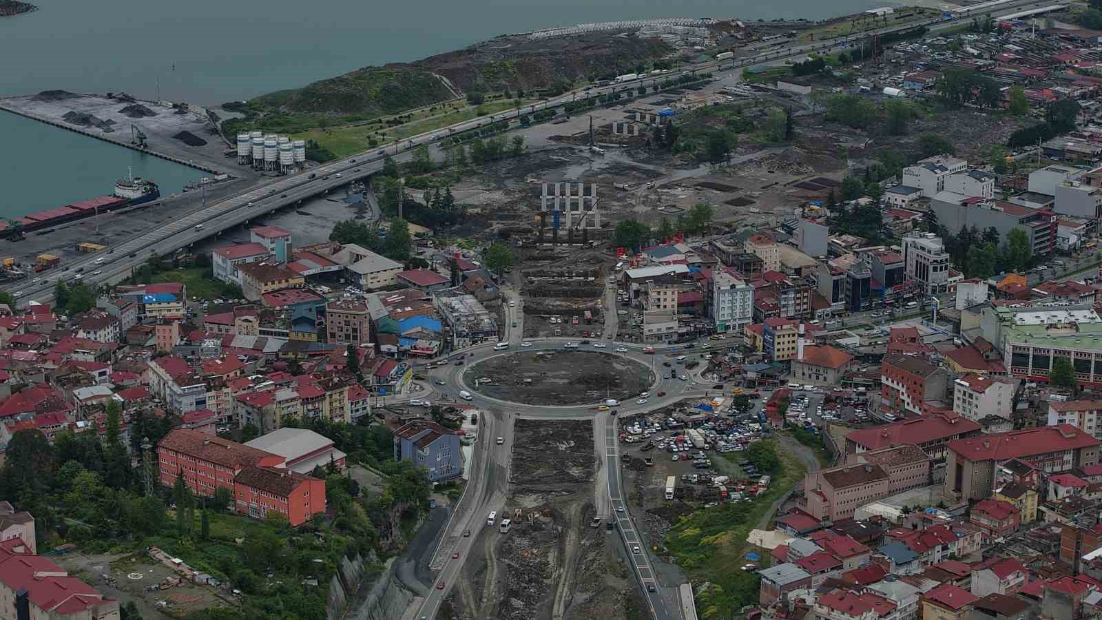 Karadeniz Sahil Yolu viyadüklerle Değirmendere Tüneli’ne bağlanıyor