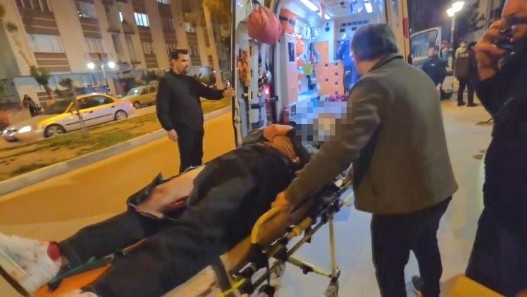 Kütahya’da iki genç bıçaklı saldırıda yaralandı