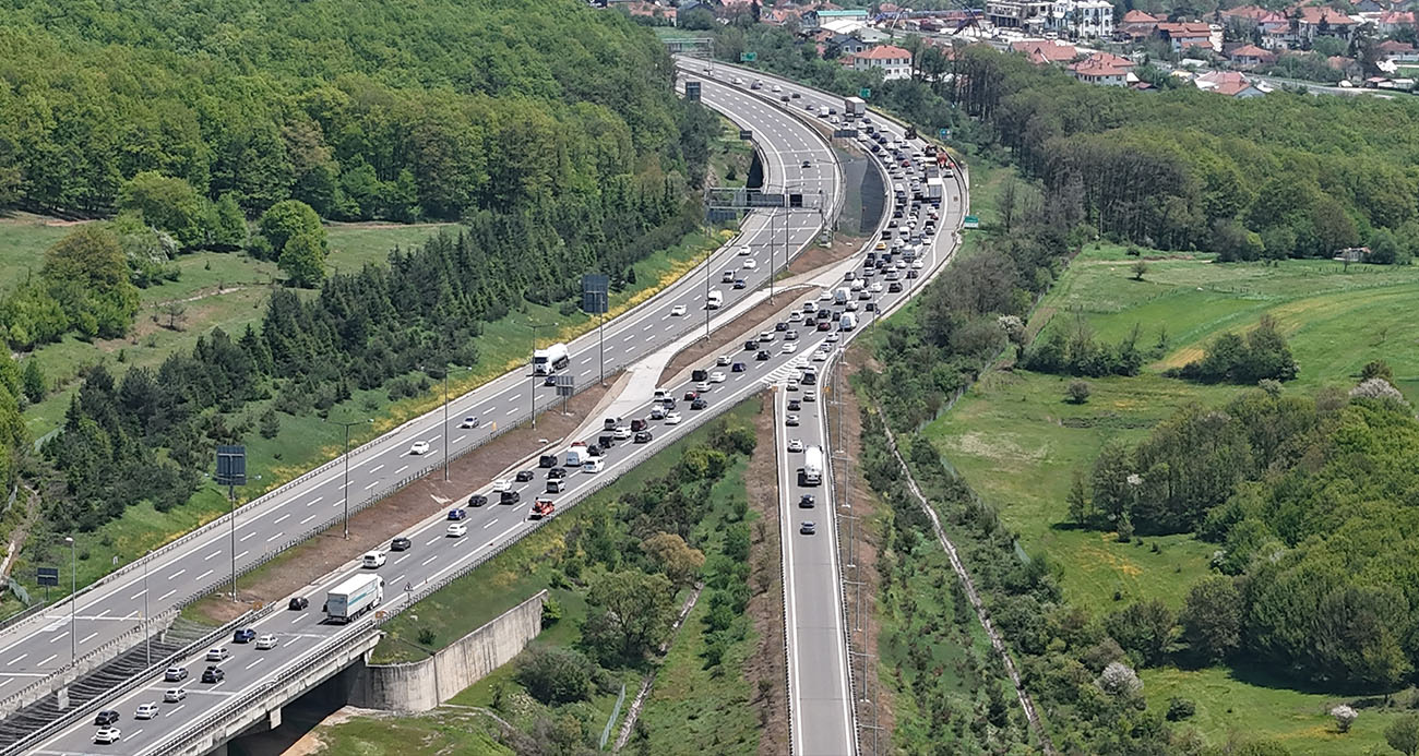 Yollarda uzun kuyruklar oluştu
