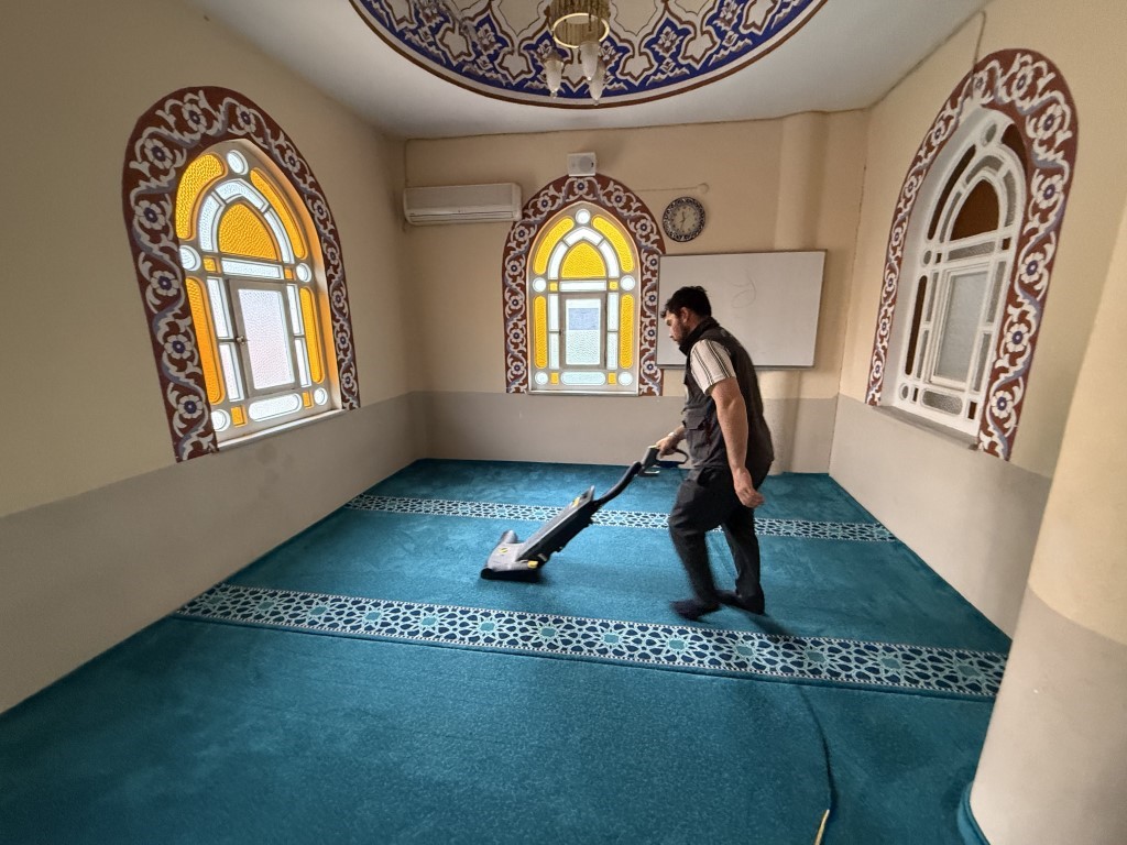 Kartepe’de camiler Kurban Bayramı öncesi ibadete hazırlanıyor