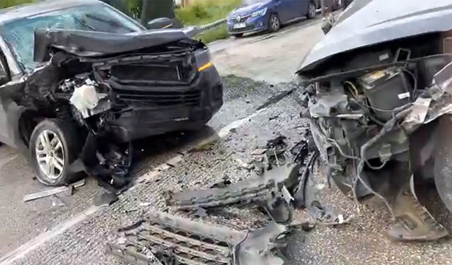 Burdur’da 3 otomobil çarpıştı: 5 yaralı