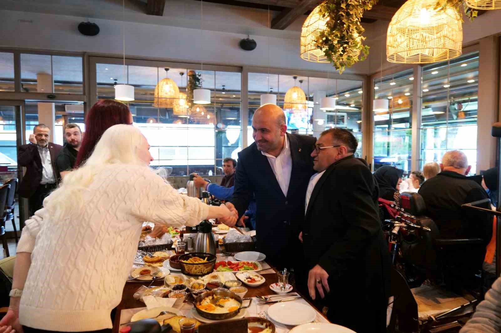 AK Parti Eskişehir İl Başkanı Albayrak, engelli bireyler ile buluştu