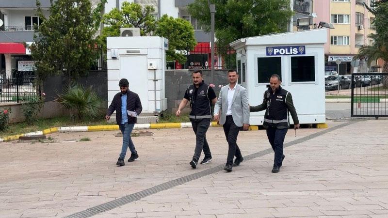 İstanbul merkezli 'rüşvet' soruşturmasında CHP'li il başkanı adliyedeİstanbul merkezli yürütülen soruşturma kapsamında gözaltına alınan CHP Kilis İl Başkanı Mehmet Umut Sapan, adliyeye sevk edildi.