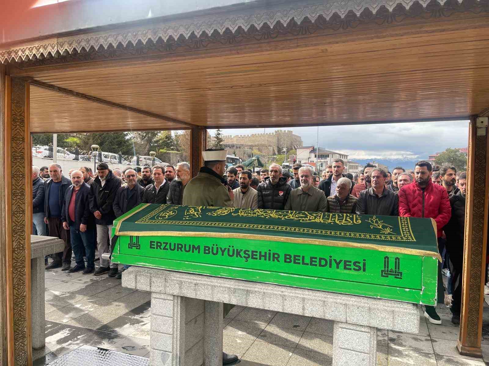 Gazeteci Orhan Akdal’a son görev