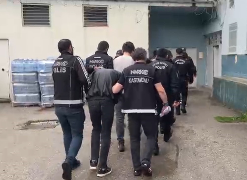 Kastamonu’da zehir tacirlerine yönelik operasyonda 5 şüpheli tutuklandı