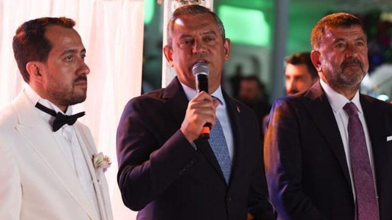 İstanbul merkezli 'rüşvet' soruşturmasında Ağbaba'nın şoförü Gaffar Çiçek tutuklandıİstanbul merkezli yürütülen rüşvet soruşturması kapsamında gözaltına alınan CHP Malatya Milletvekili Veli Ağbaba'nın şoförü Gaffar Çiçek, tutuklandı.
