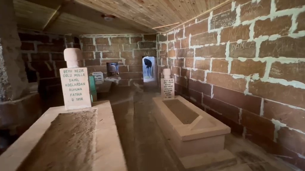 Muş’ta bayram öncesi türbe temizliği