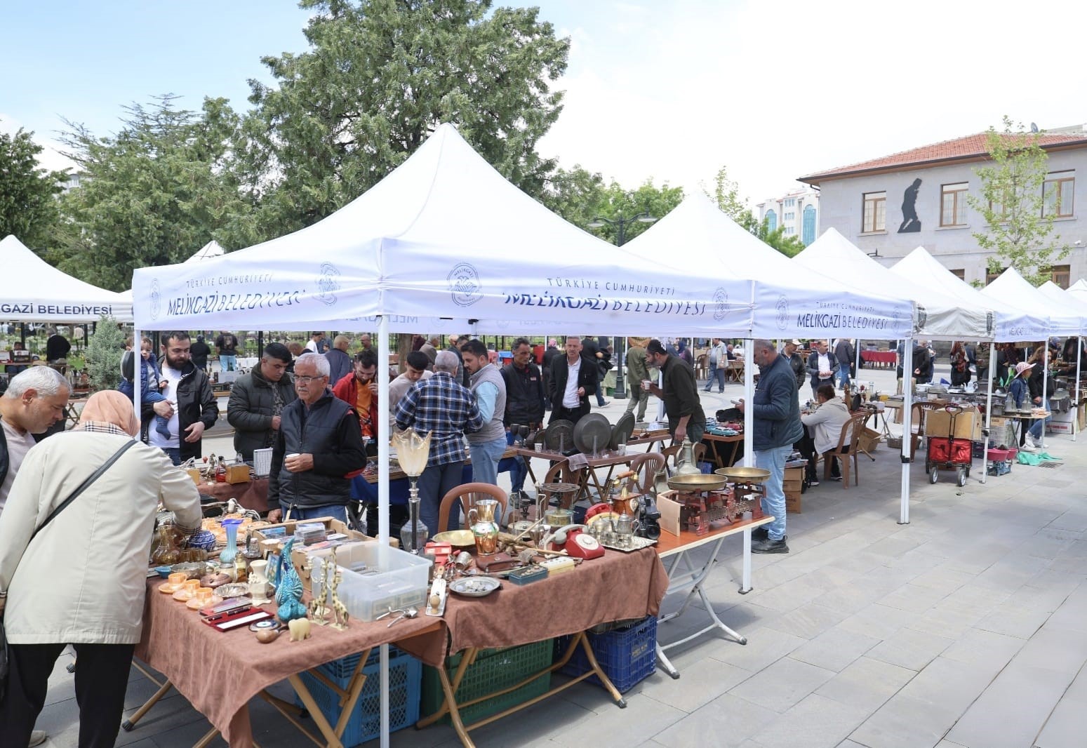 Antika pazarı, antika kültürünü yaşatmaya devam ediyor