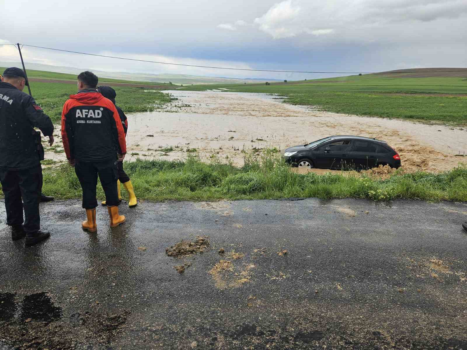 Kırşehir’de sağanak sele neden oldu
