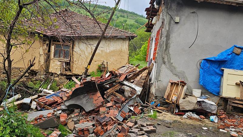 Tokat'ta sağanak sonrası heyelan: 2 ev tahliye edildi