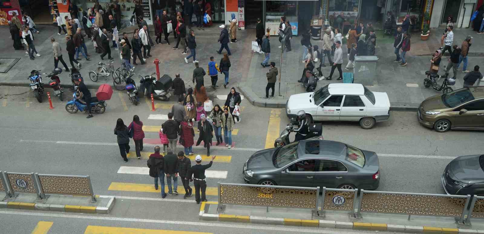 Erzincan’da bayram alışverişi yoğunluğu yaşanıyor