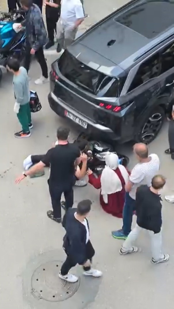 Pendik’te motosiklet otomobile çarptı: 1 yaralı