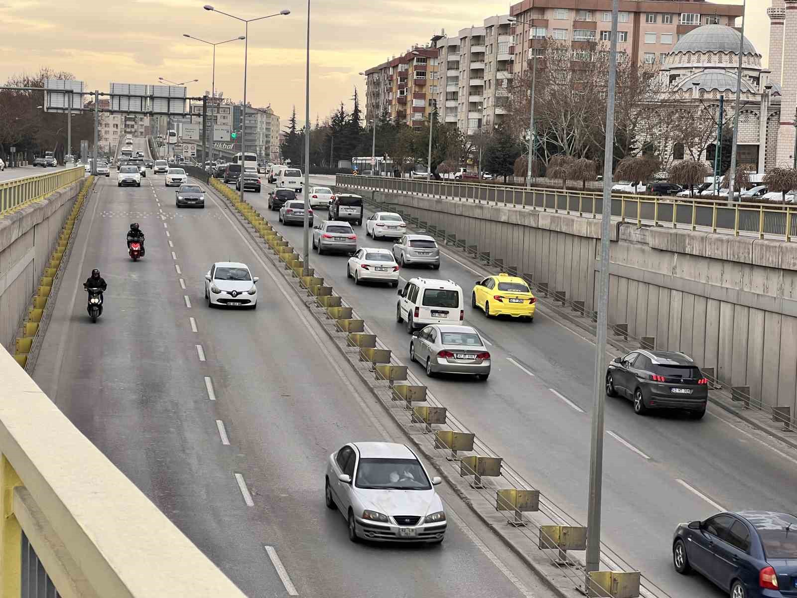 Bayram tatilinde yolda olan sürücülere hayati tavsiyeler