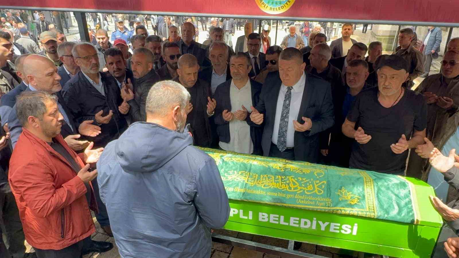 Cumhurbaşkanı Erdoğan’dan taziye telefonu, AK Parti eski MKYK üyesi son yolculuğuna uğurlandı