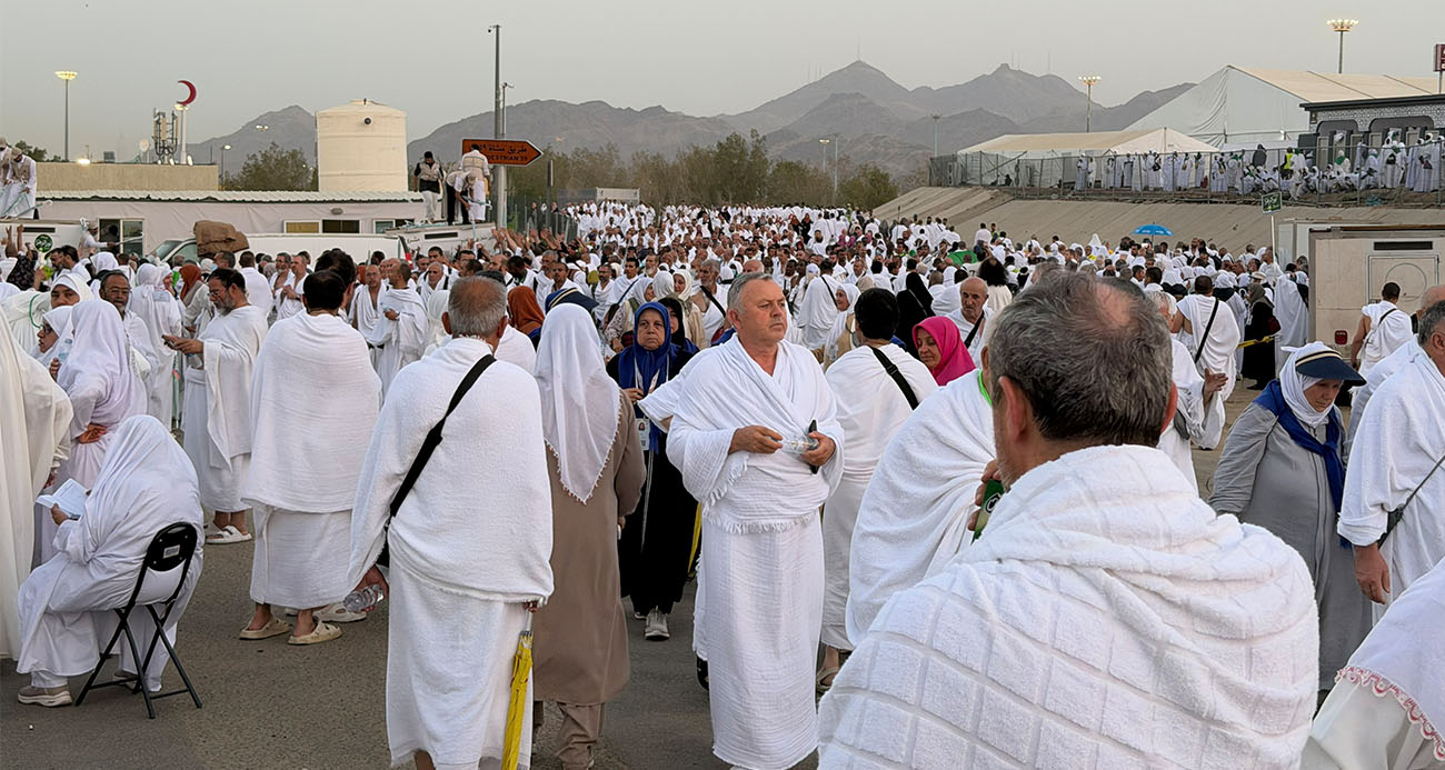 Arafat’ta Türklerin olduğu bölgeden Cebel’i Rahme’ye geçişler kapatıldı