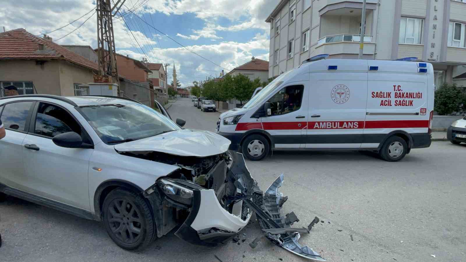 Karaman’da maddi hasarla atlatılan kaza kameraya yansıdı