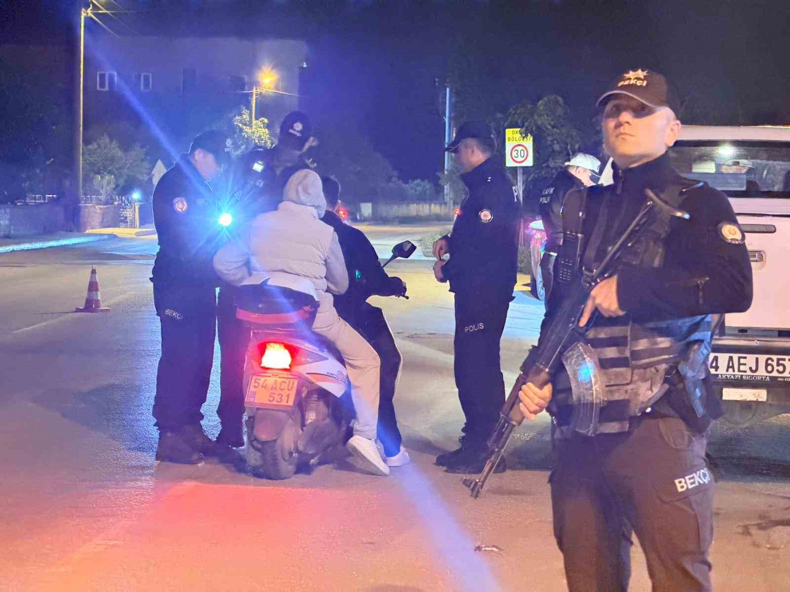 Akyazı’da polis ve bekçilerden bayram öncesi sıkı denetim