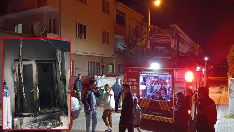 Bursa'da eski eşinin yaşadığı eve benzin dolu şişe atıp yangın çıkardıBursa’nın İnegöl ilçesinde bir kişi, eski eşinin yaşadığı evinde benzin dolu şişe atarak yangın çıkardı. Olayda yaralanan olmazken, evde maddi hasar oluştu.