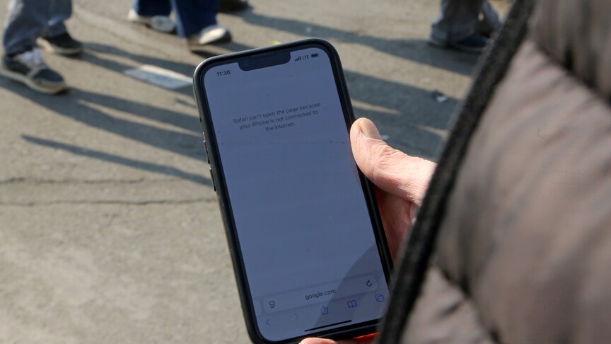 İran’da yargı, Cumhurbaşkanı tarafından internet kısıtlamalarına karşı kurulan merkez kararını askıya aldı 