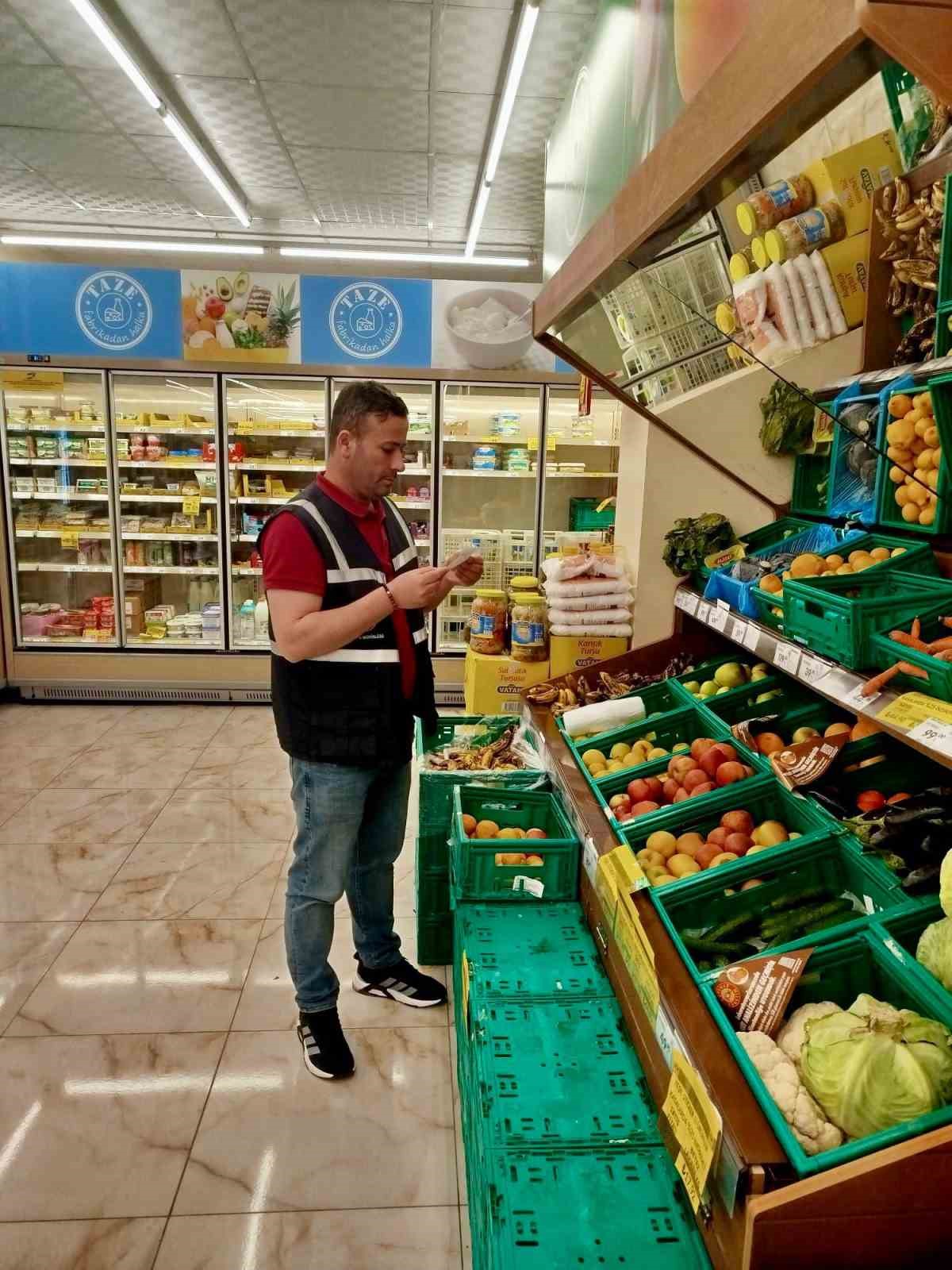 Siirt’te bayram öncesi denetimler artırıldı fiyat ve etiketler tek tek incelendi