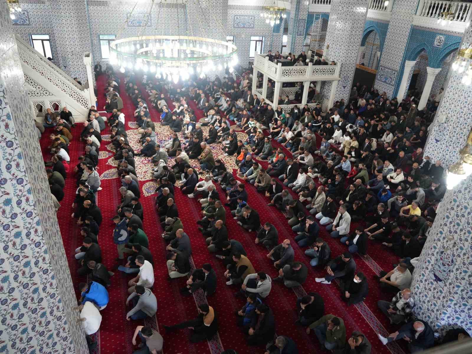 Bayram namazında ilk saf Iğdır’da tutuldu