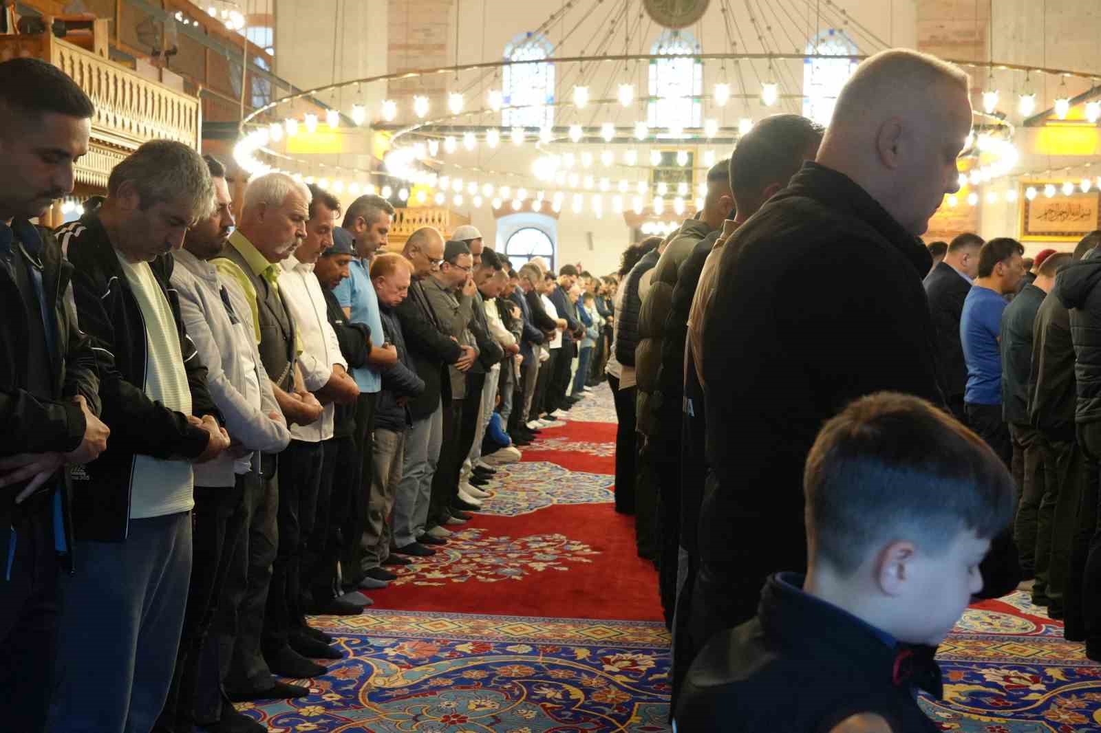 Balıkesir, Zağnospaşa Cami’nde bayramlaştı